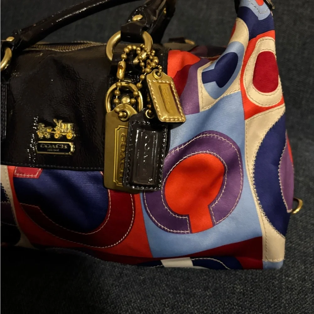 Coach Bags Coach Madison J8263232 Graphic Op Art Sabrina Resort coach-bags-coach-madison-j8263232-graphic-op-art-sabrina-resort